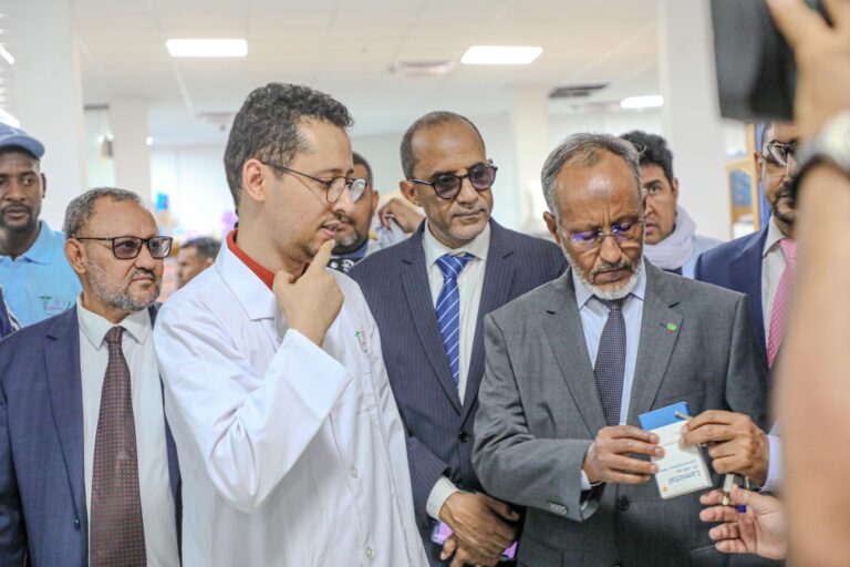 Le Ministre de la Santé visite Chinguitt Pharma et salue ses efforts pour garantir la qualité et la distribution des médicaments